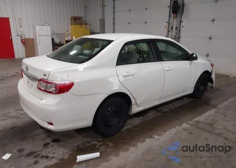 2011 Toyota Corolla Le z USA, uszkodzony, nr VIN JTDBU4EE4BJ098665
